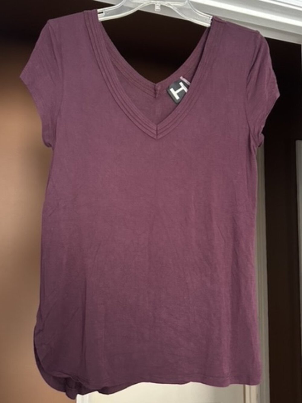 H by bordeaux Double V-Neck Short-Sleeve Tee in Wine